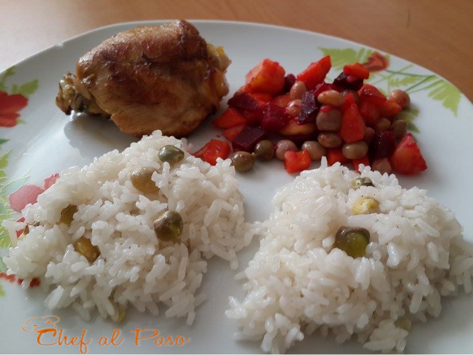 pollito-dorado-con-ensalada-de-verduras-y-arroz-blanco-2